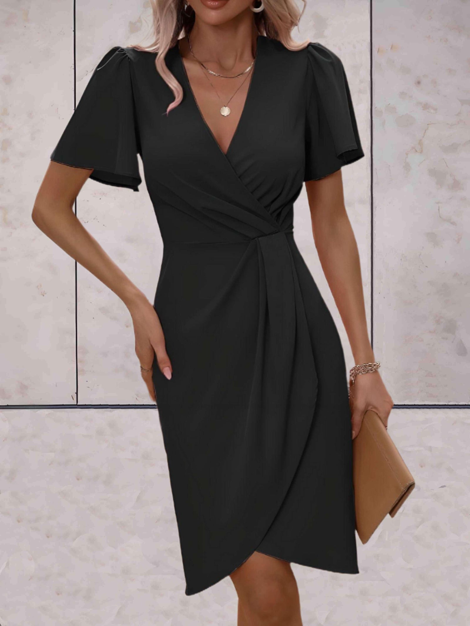 Robe moulante à manches fluides
