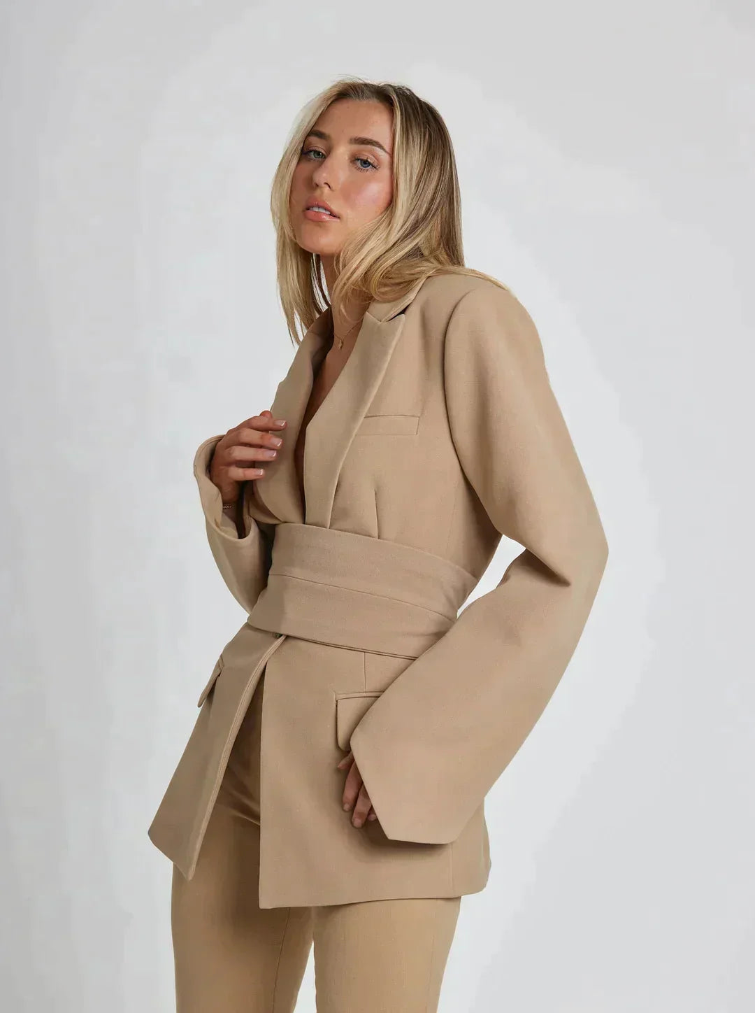 Variant image for Blazer Femme Noir Ceinturé Élégant Tissu Moderne-4