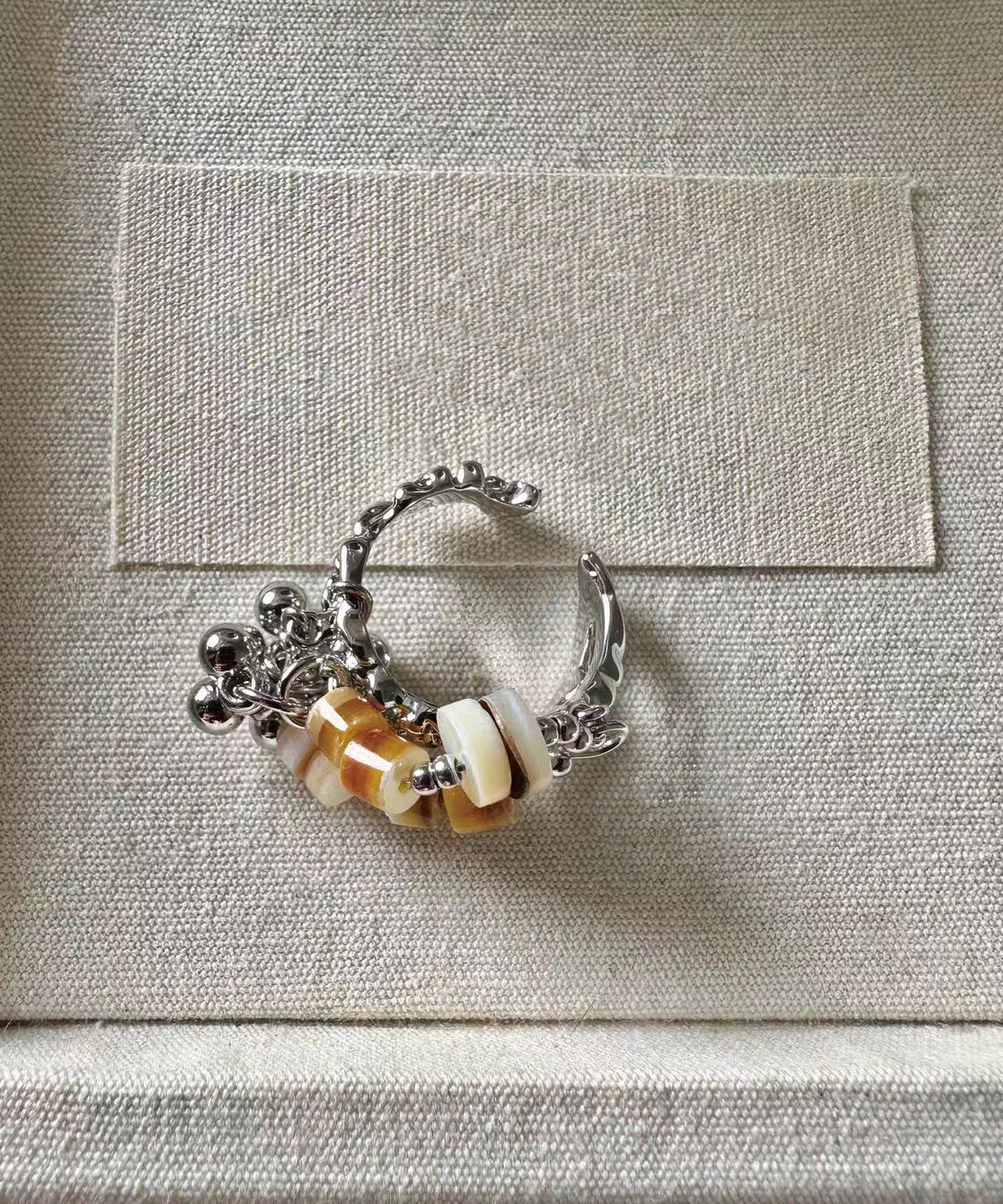 Boucles d'oreilles ouvertes avec pompon et perles naturelles pour femme 0