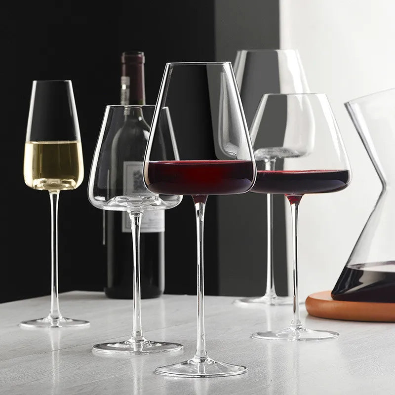 Ensemble de verres à vin et à champagne faits à la main avec un design raffiné 5