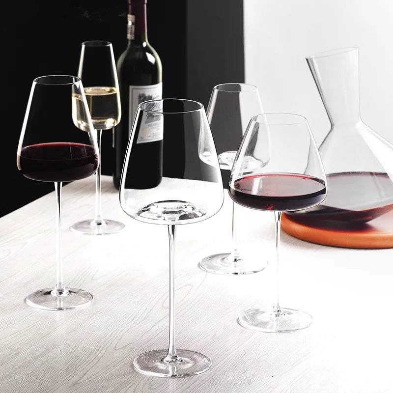 Ensemble de verres à vin et à champagne faits à la main avec un design raffiné 6