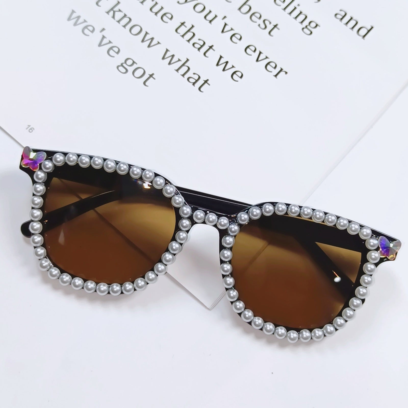 Lunette de Soleil Femme Monture Ornée de Perles Tendance 10