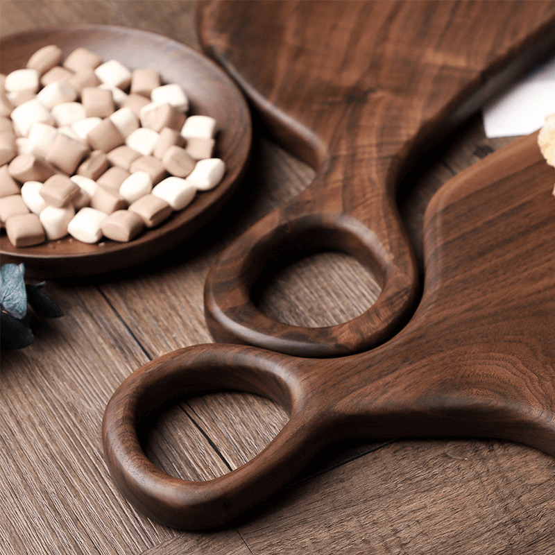 Planche à Découper en Bois de Noyer avec Poignée Arrondie 4
