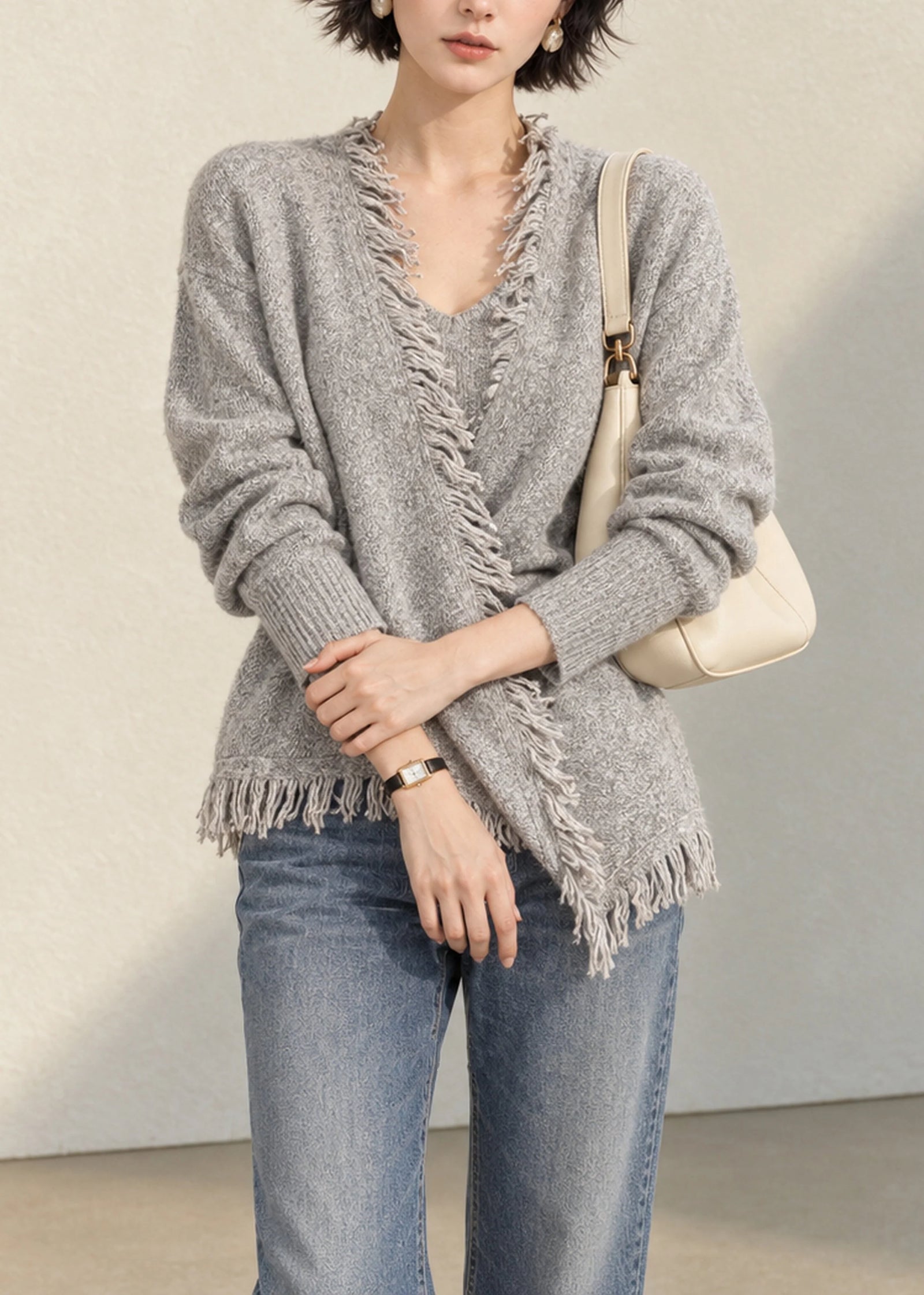 Pull Femme Asymétrique à Col V avec Pompons 1