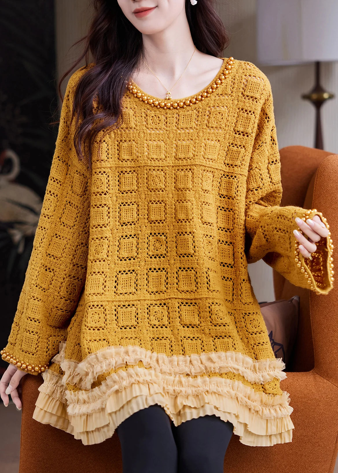 Pull long femme ajouré à volants et perles 2