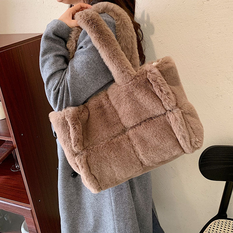 Sac à main pour femme en peluche tendance 7