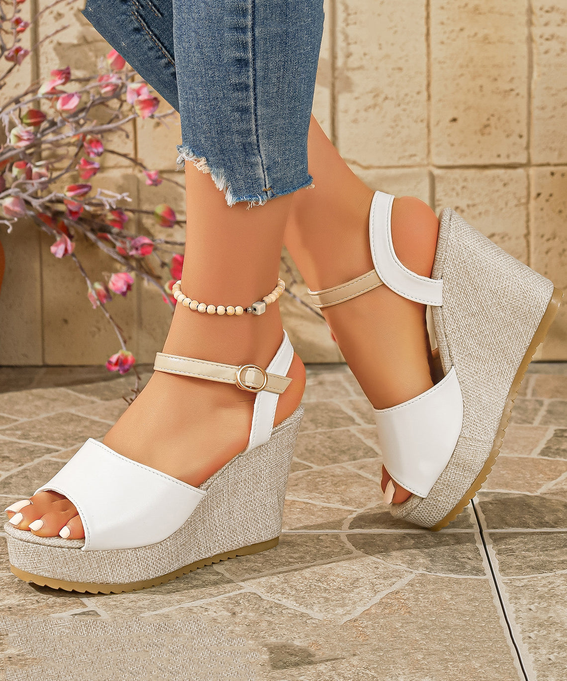 Sandales Compensées Blanches avec Boucle 2