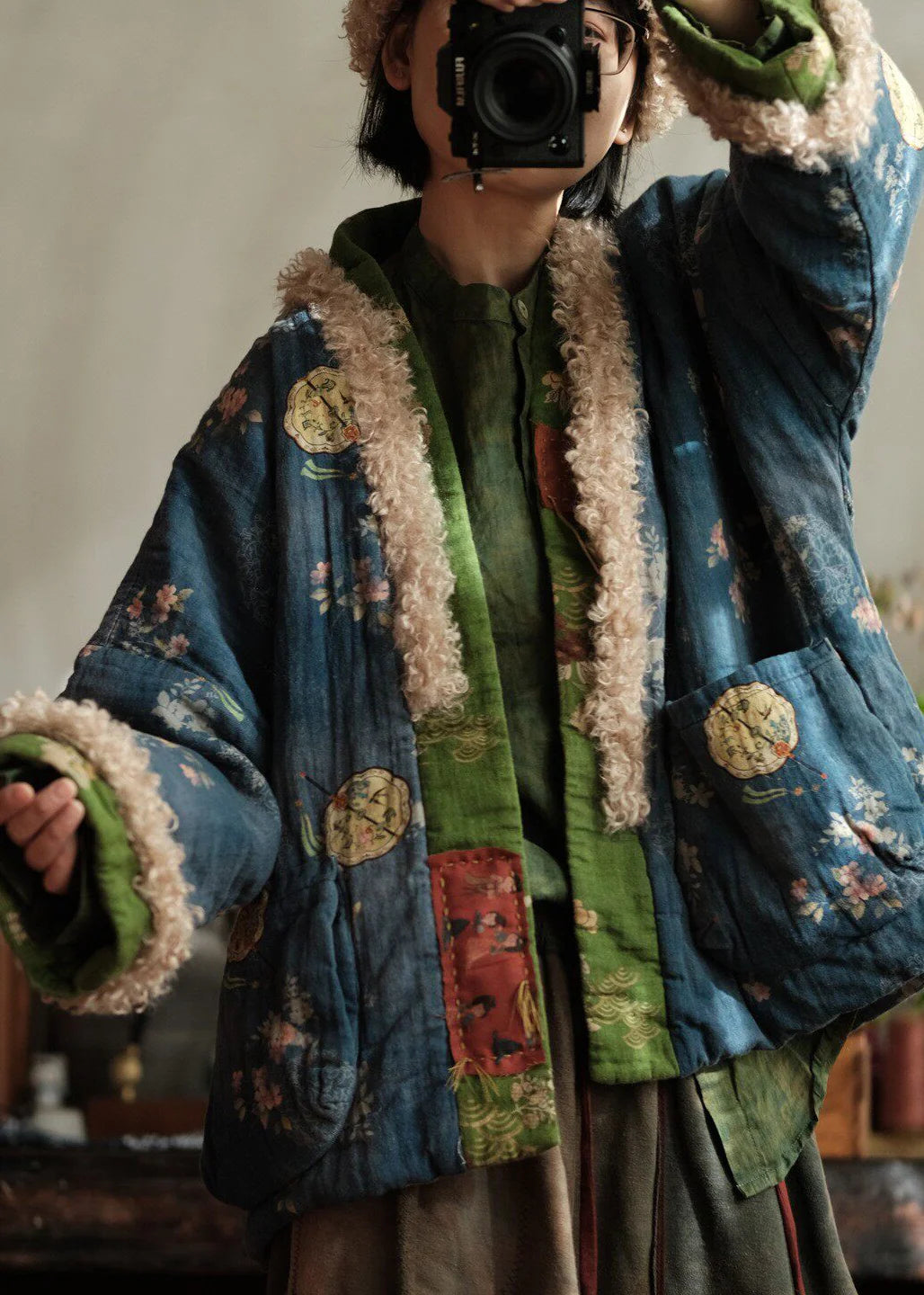 Veste d'hiver femme ample avec poches imprimées et patchwork en fausse fourrure 2
