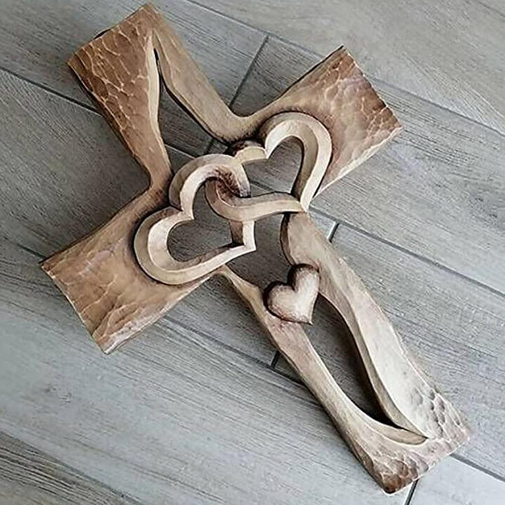 Coeurs entrelacés - Croix en bois sculptée