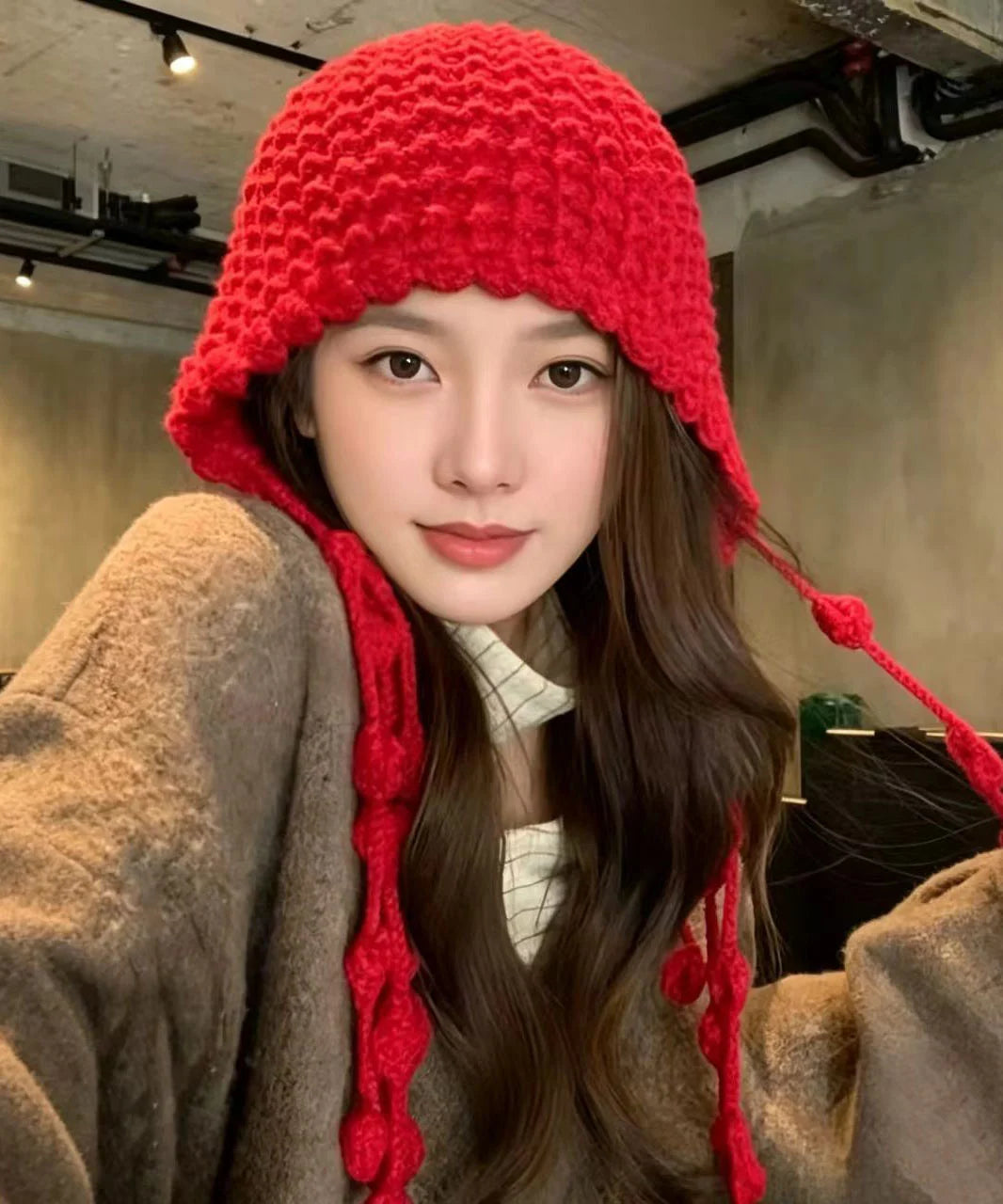 Bonnet Femme Style Chic avec Pompons et Cache-Oreilles 0