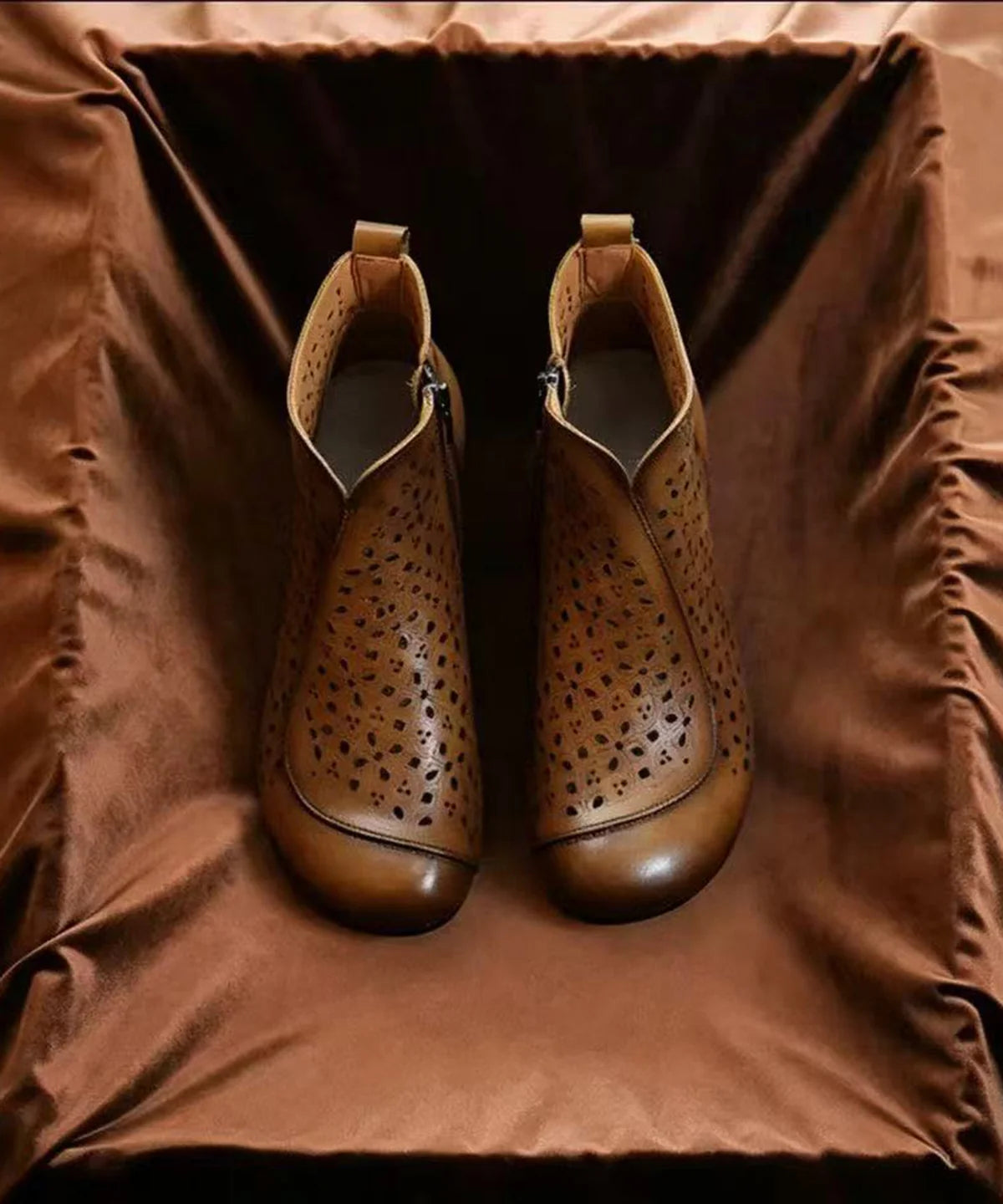 Bottines femme vintage ajourées avec fermeture éclair latérale et talon bas 0