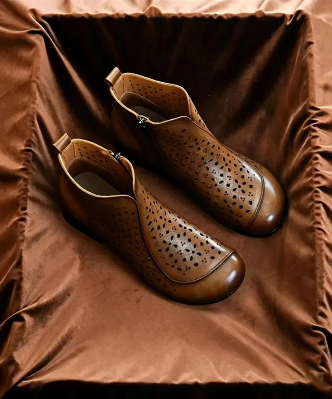 Bottines femme vintage ajourées avec fermeture éclair latérale et talon bas 2
