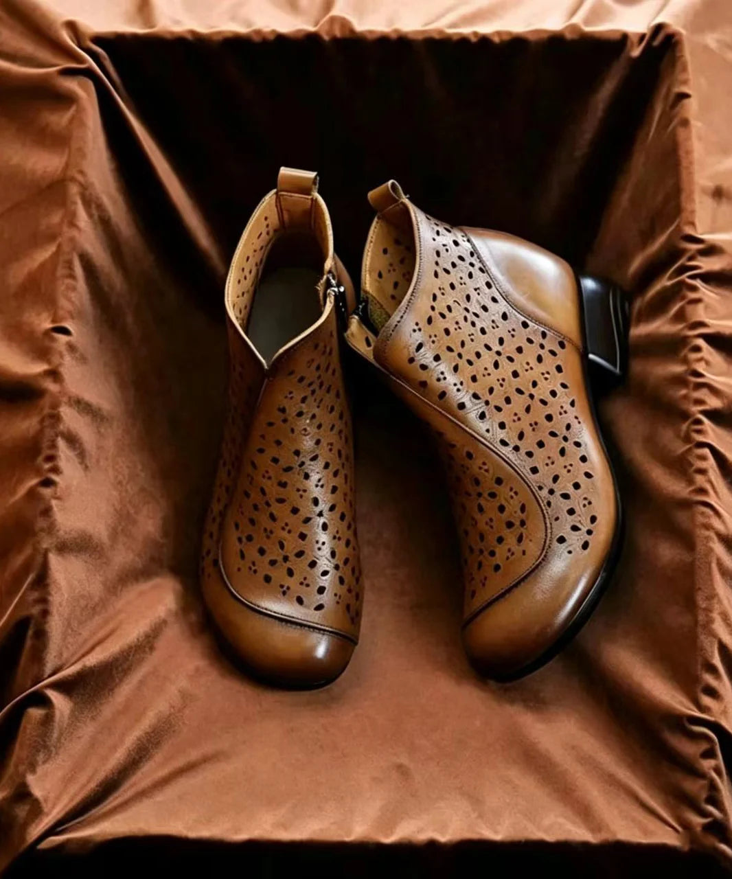 Bottines femme vintage ajourées avec fermeture éclair latérale et talon bas 4