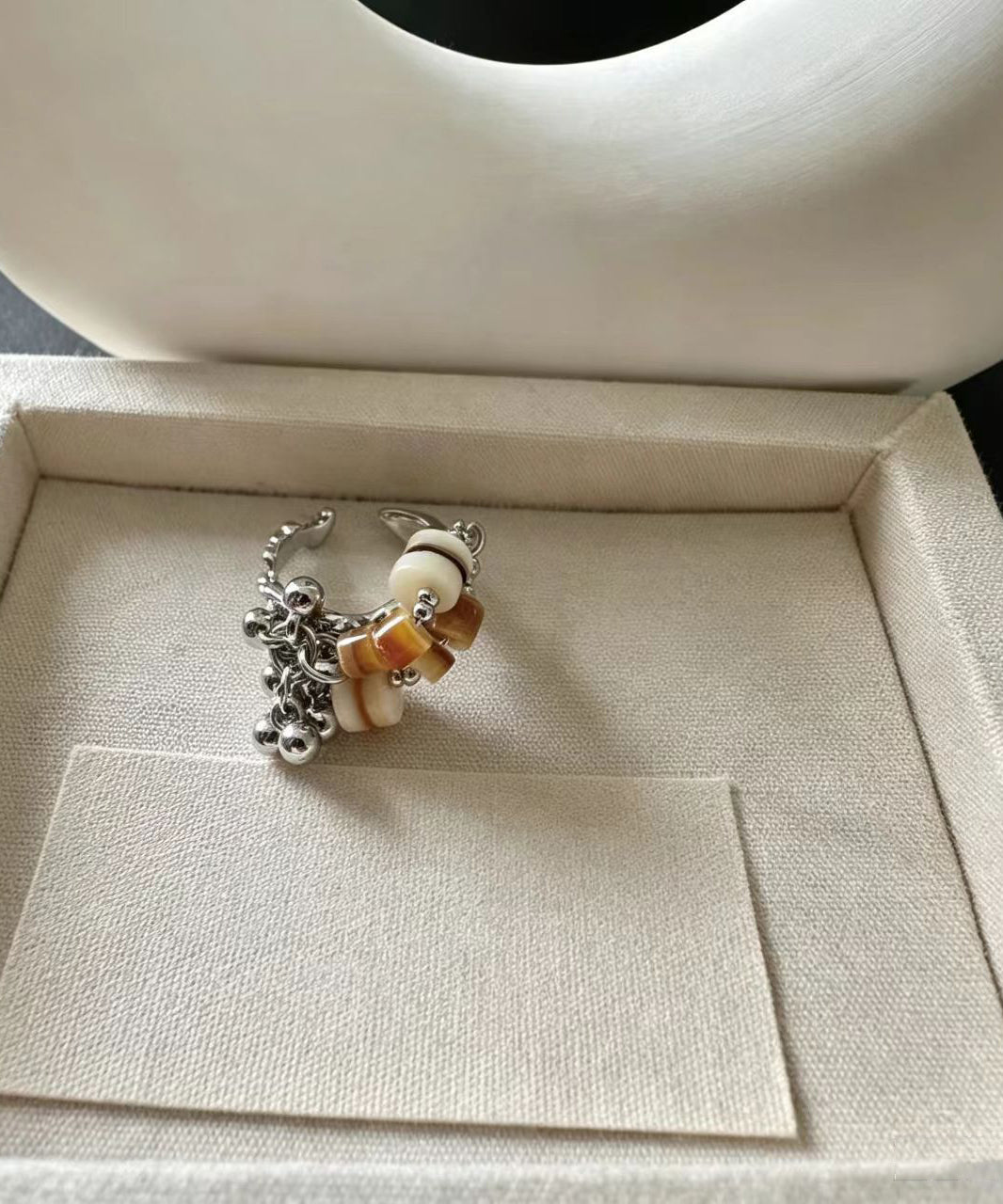 Boucles d'oreilles ouvertes avec pompon et perles naturelles pour femme 3