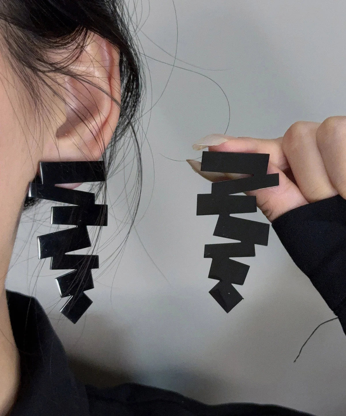 Boucles d'oreilles pendantes asymétriques pour femme 2