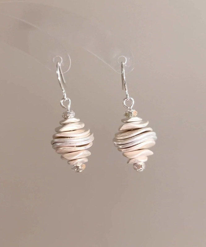 Boucles d'oreilles pendantes femme forme conque design original 1