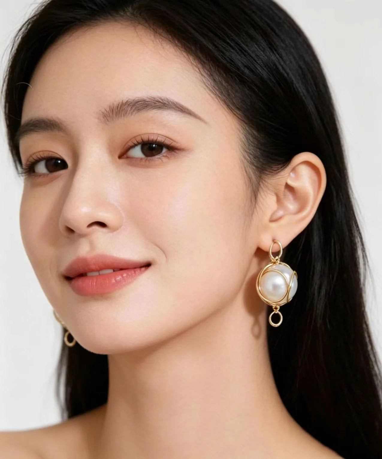 Boucles d'oreilles pendantes pour femme avec perles blanches et fil enroulé 3