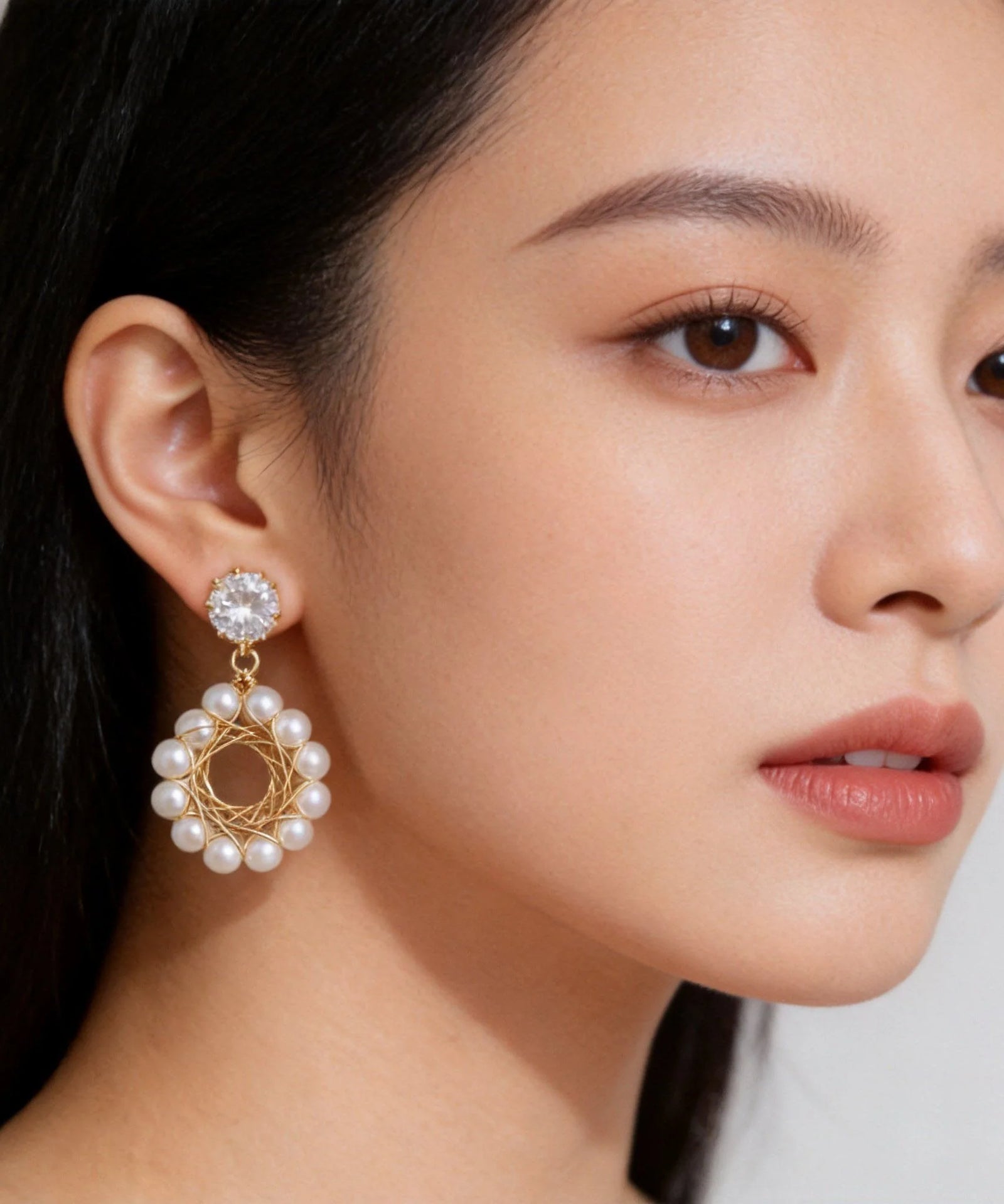 Boucles d'oreilles pendantes pour femme en forme d'anneau avec perles fines 0