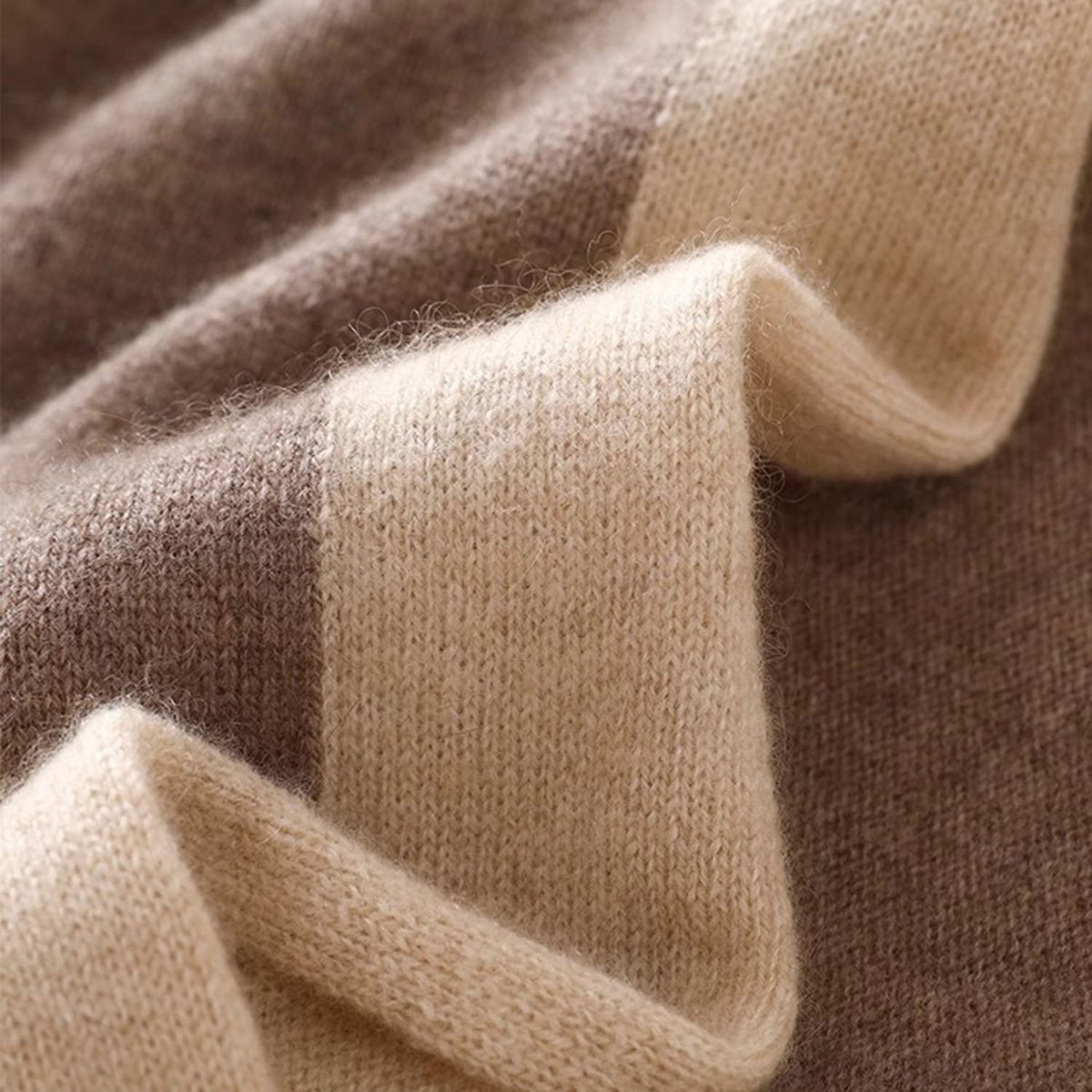 Châle Femme Triangulaire à Bords Contrastés pour un Style Polyvalent 4