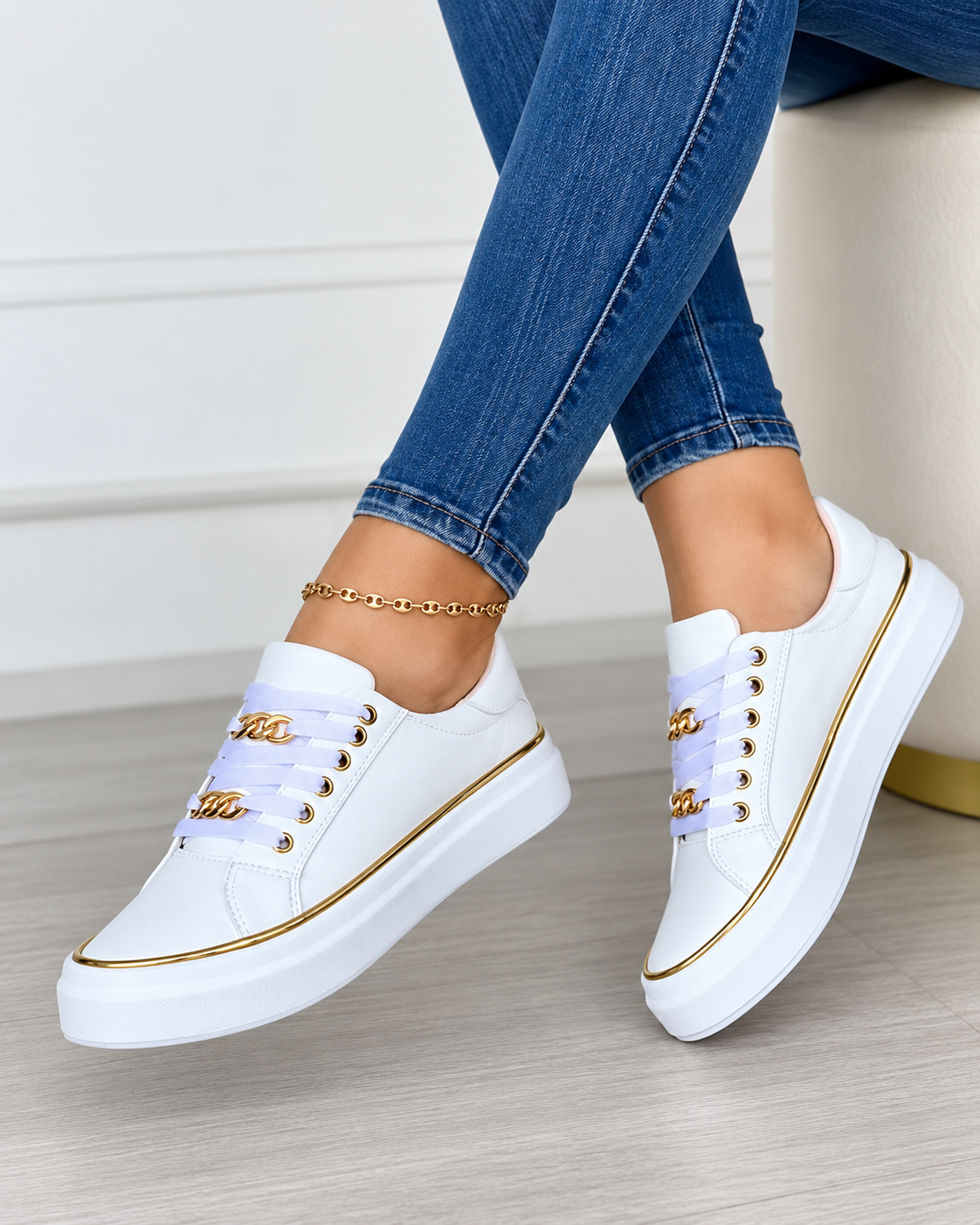 Baskets Femme Chic avec Détail Doré
