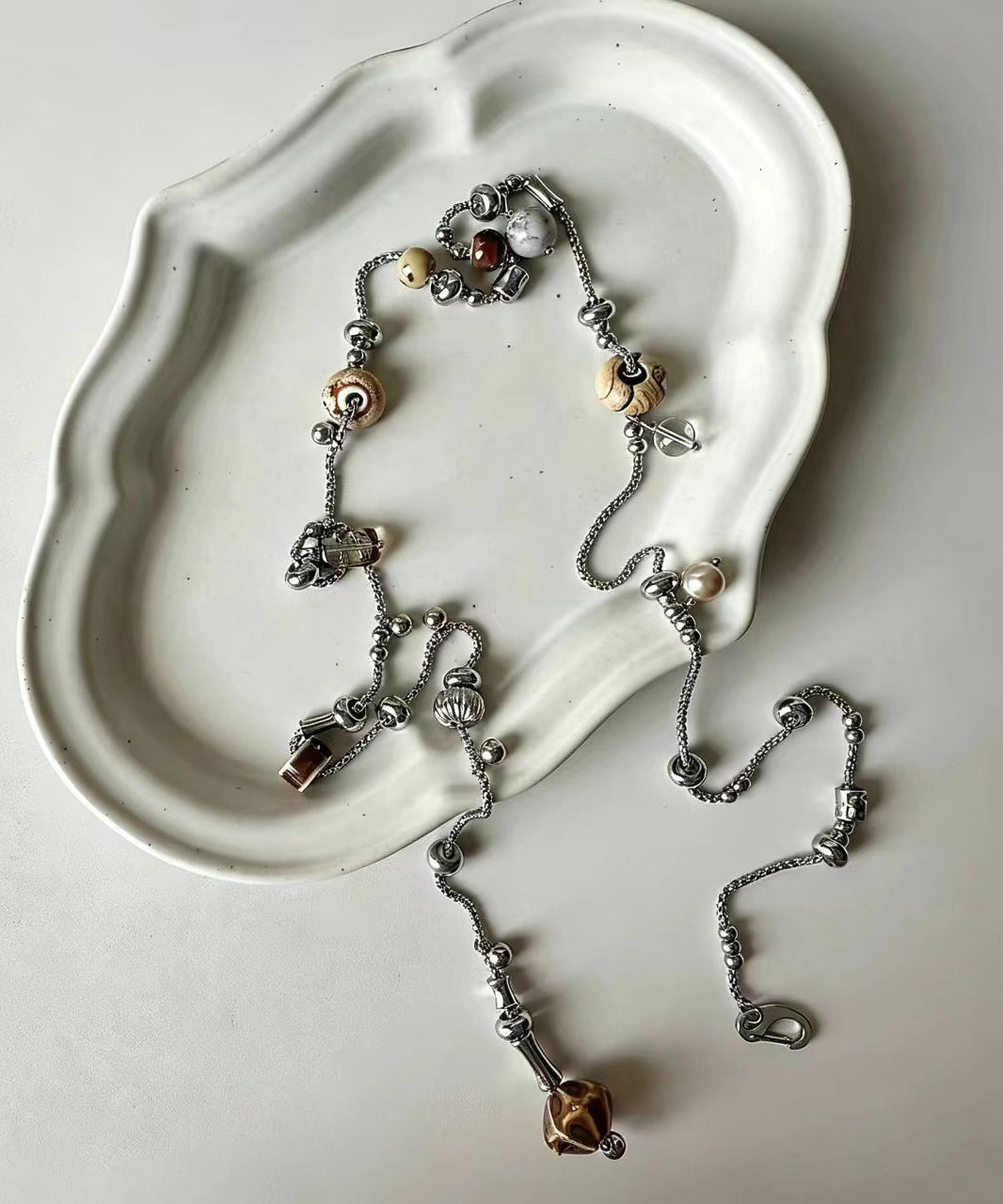Collier Femme Lariat Boho avec Perles Élégantes et Détails Modernes 1