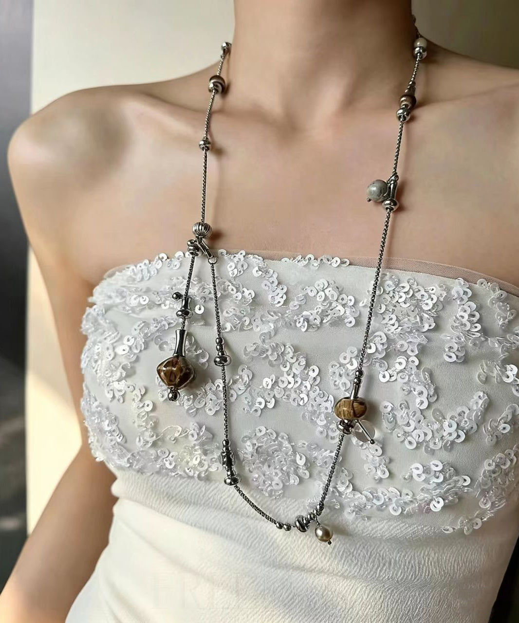 Collier Femme Lariat Boho avec Perles Élégantes et Détails Modernes 2