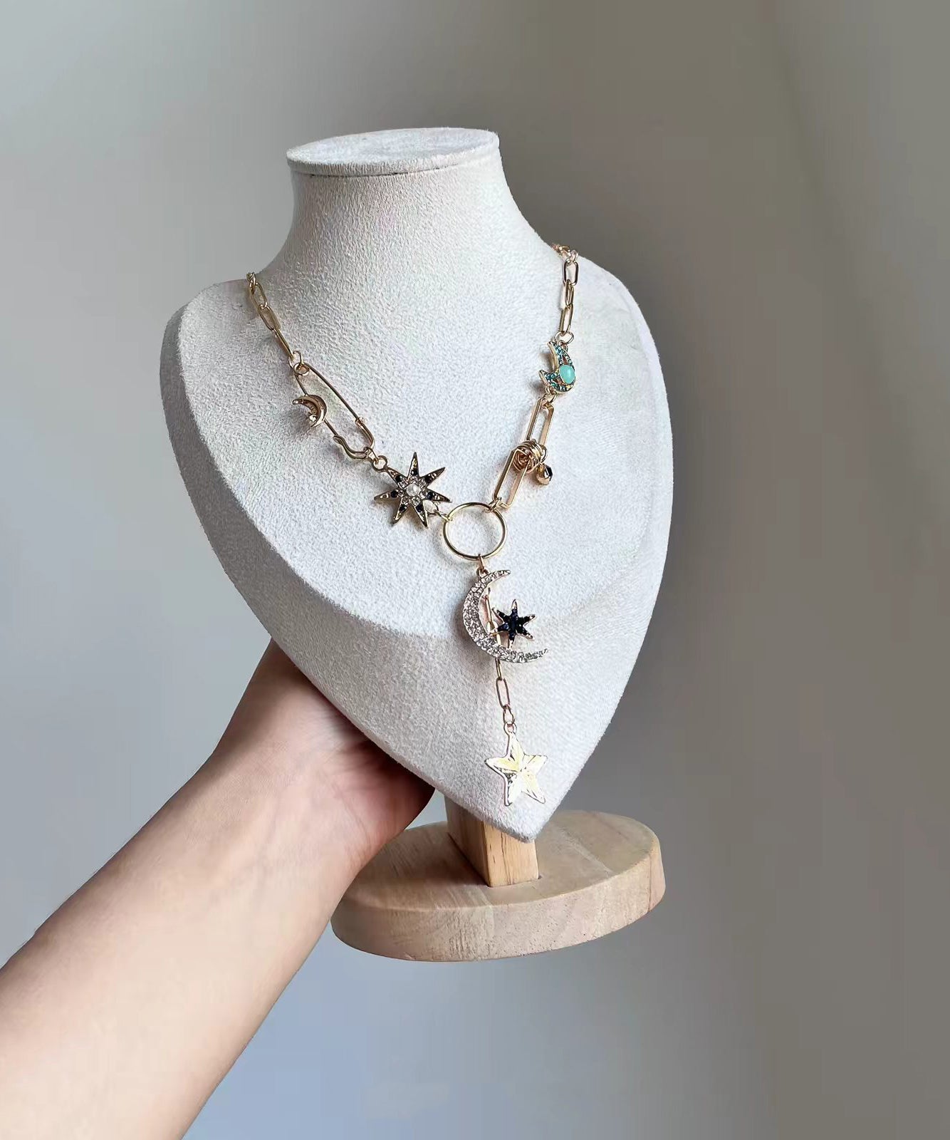 Collier Femme Pendentif Étoiles et Lune Moderne 4
