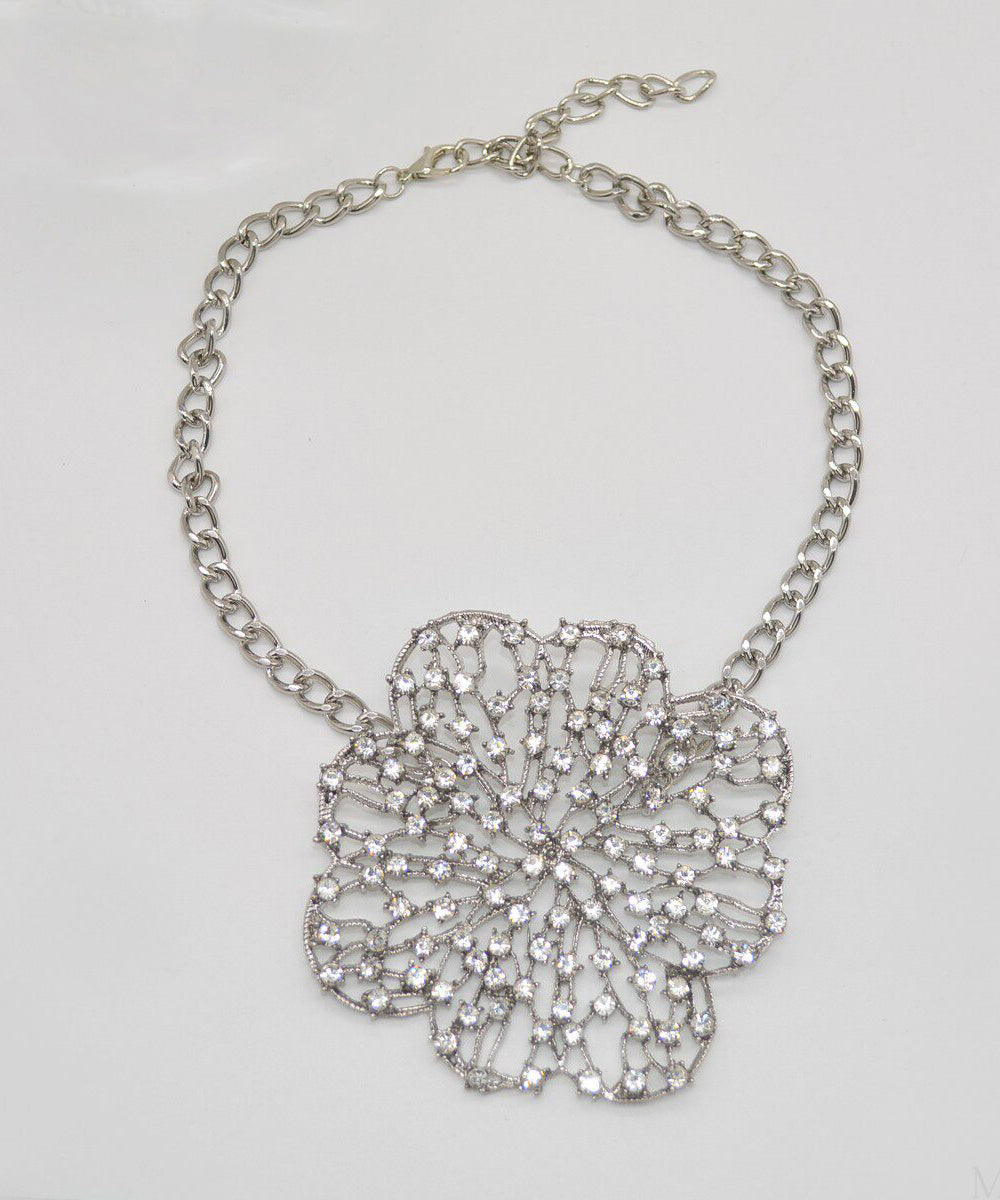 Collier Femme Pendentif Floral Ajouré Style Boho 1