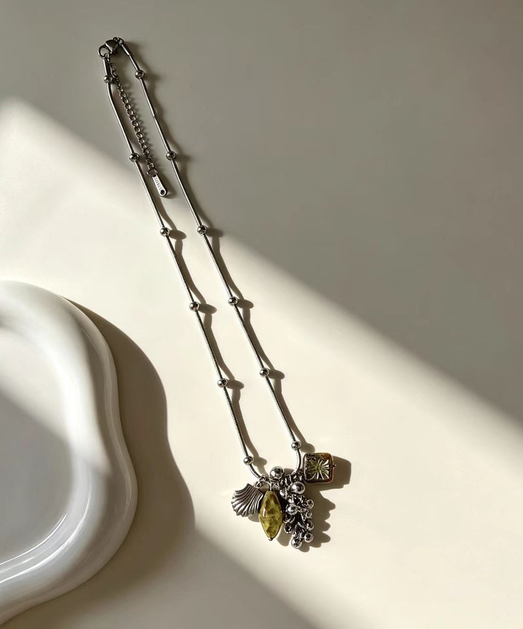 Collier Femme Pendentif Moderne en Verre Tchèque et Acier 1