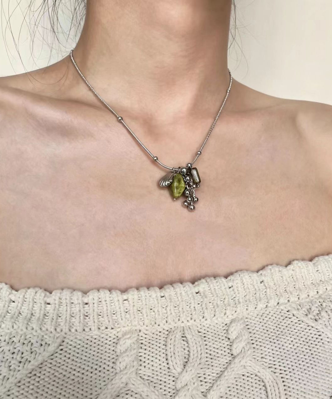 Collier Femme Pendentif Moderne en Verre Tchèque et Acier 3