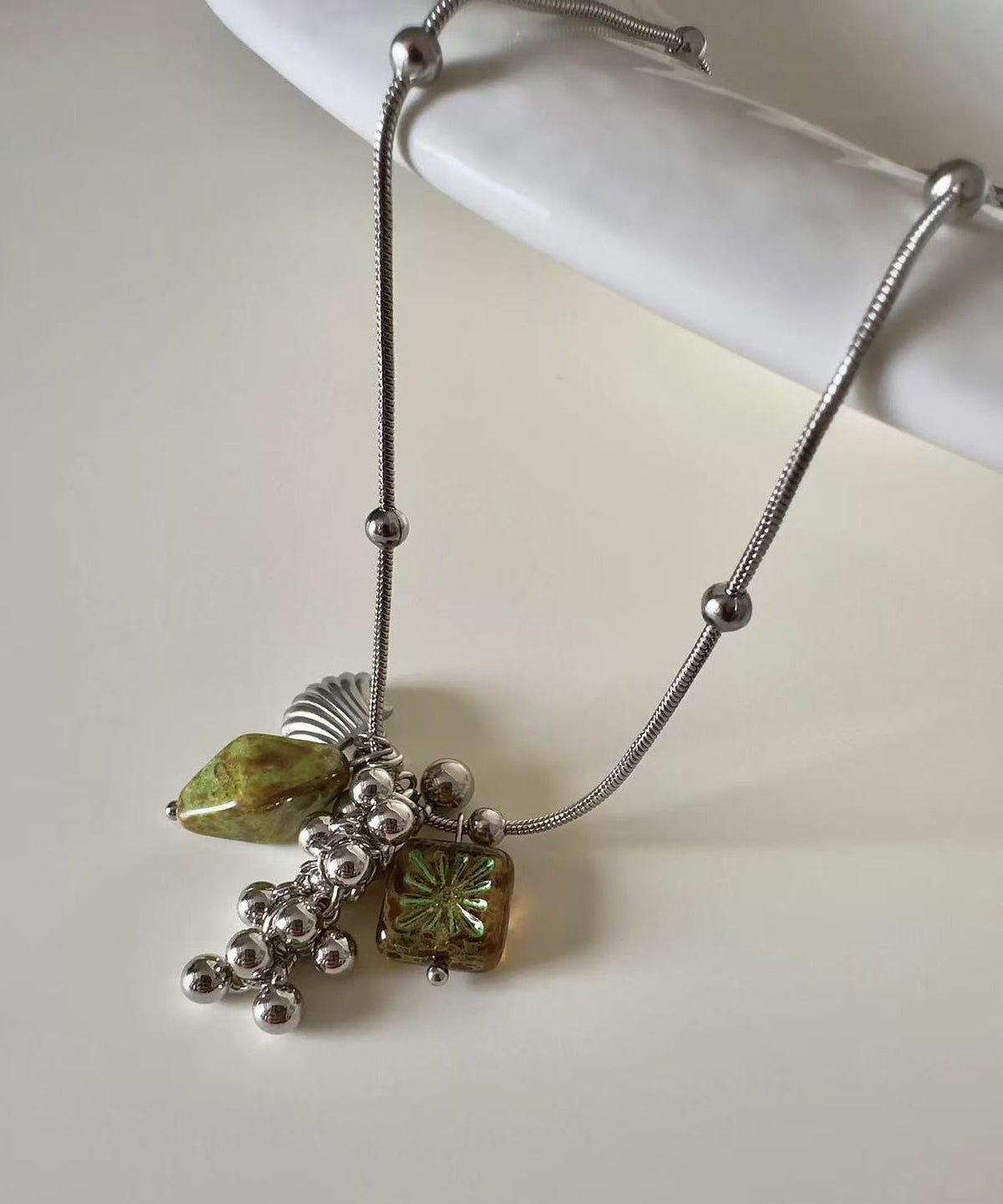Collier Femme Pendentif Moderne en Verre Tchèque et Acier 4