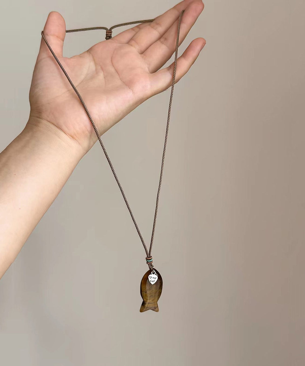 Collier Femme Pendentif Œil de Tigre et Poisson 3