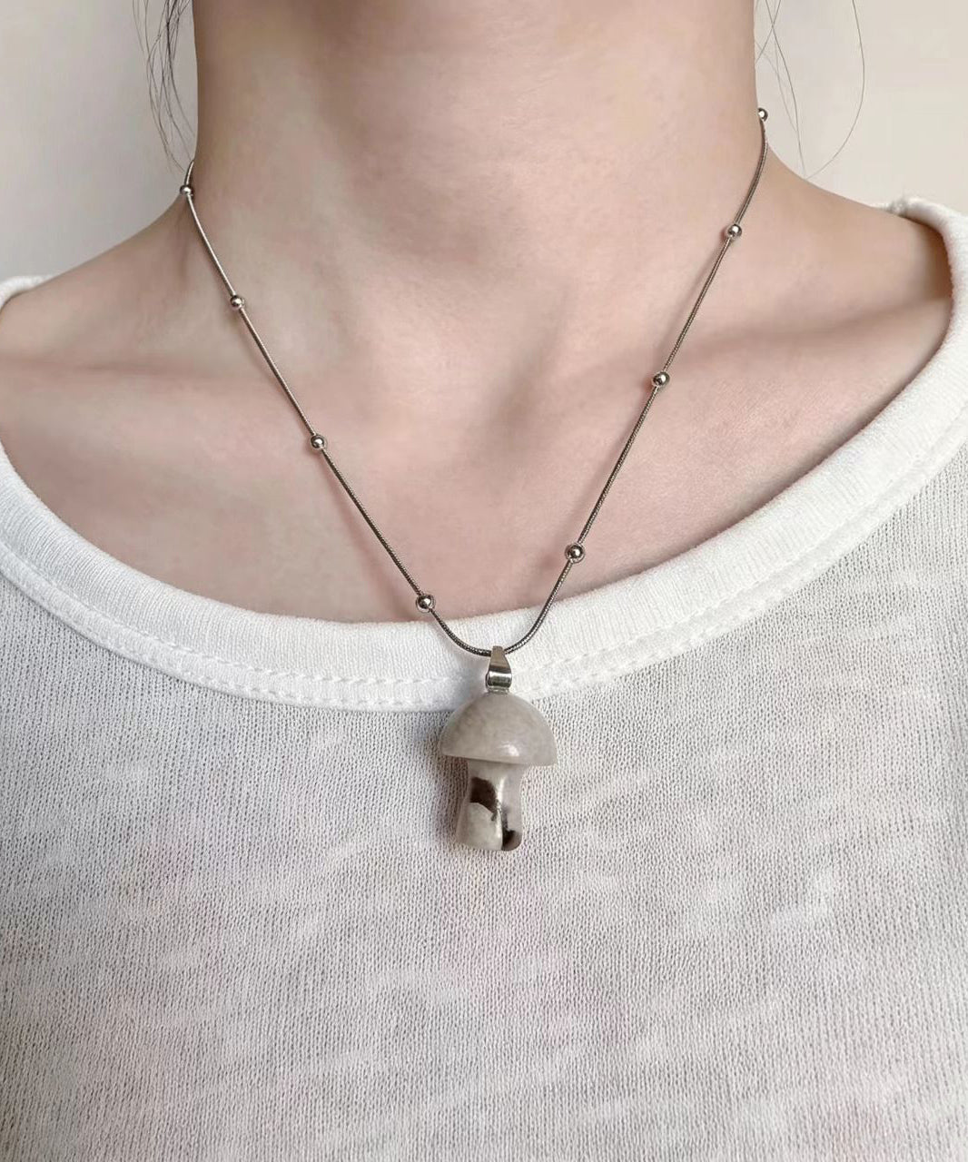 Collier pendentif pour femme style naturel et minimaliste 2