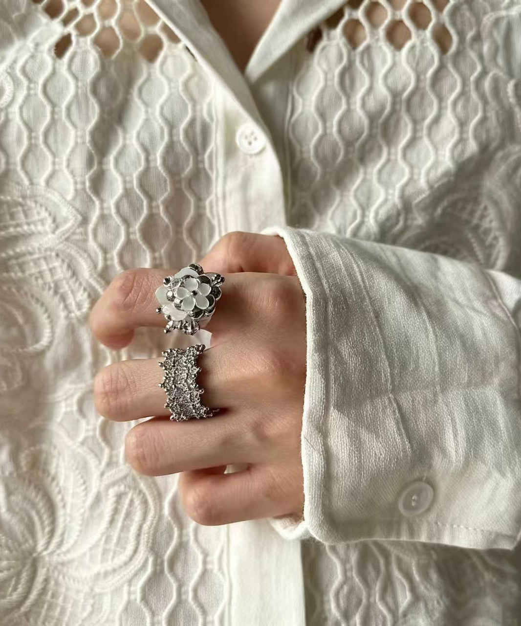 Ensemble de deux bagues extensibles à perles florales pour femme 2