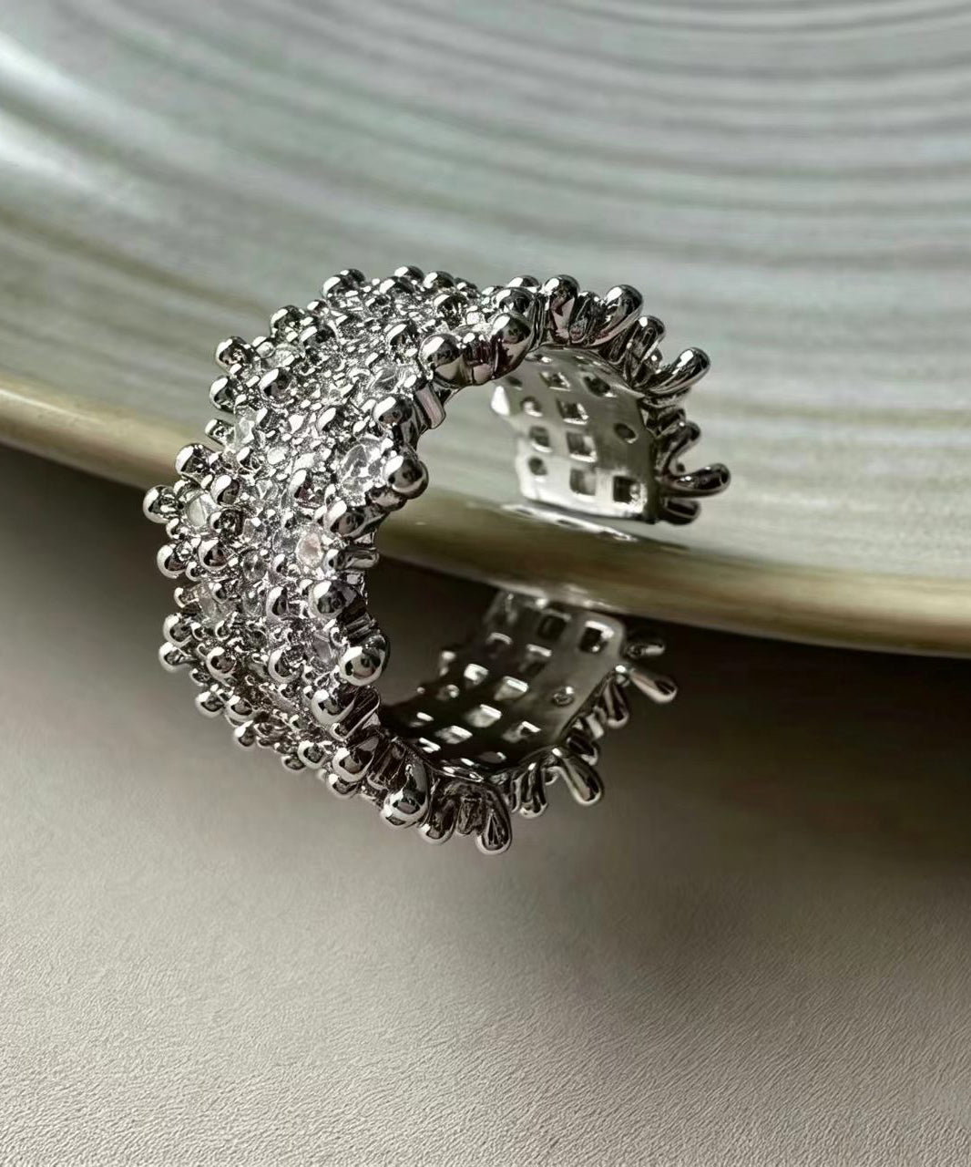 Ensemble de deux bagues extensibles à perles florales pour femme 4