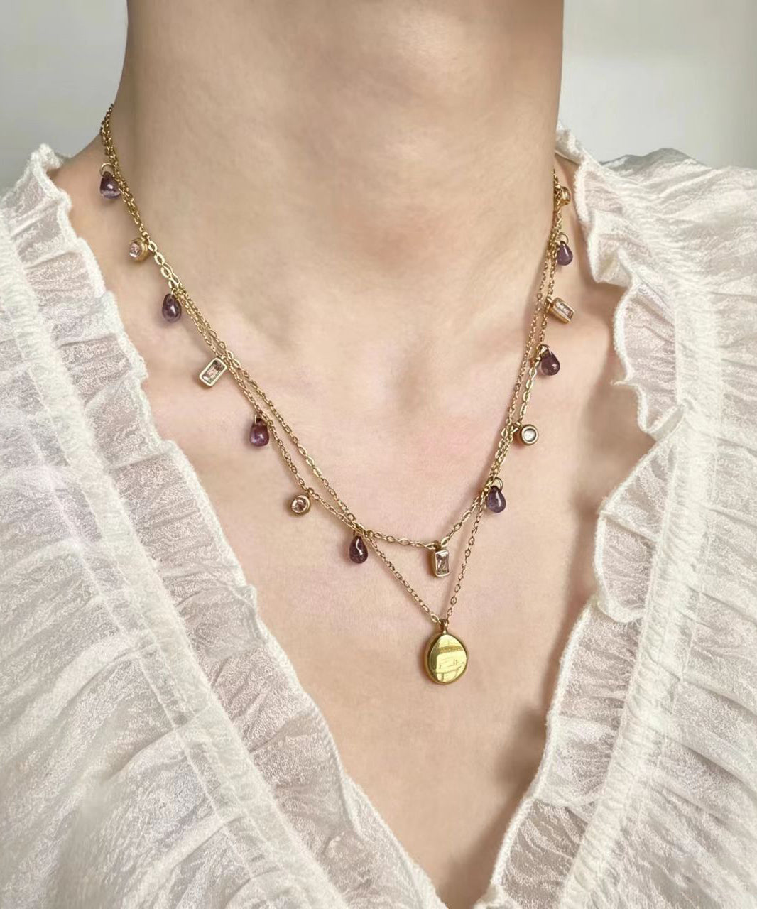 Ensemble de deux colliers pour femme avec pendentifs en verre doré 1