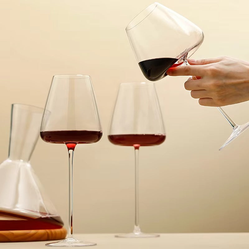Ensemble de verres à vin et à champagne faits à la main avec un design raffiné 10