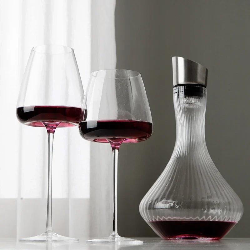 Ensemble de verres à vin et à champagne faits à la main avec un design raffiné 3