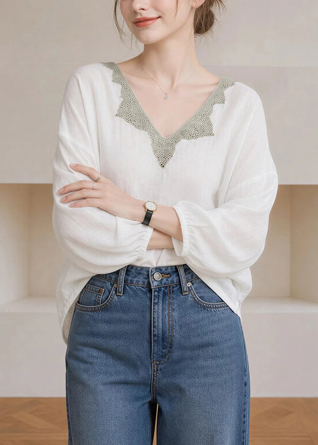 Femme Haut Blanc Col V avec Manches Lanternes et Empiècements Dentelle 3
