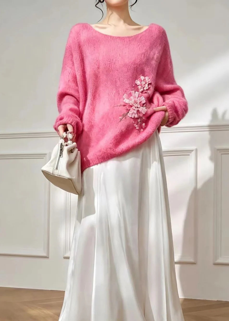 Femme Haut Oversize à Col Rond avec Détails Floraux 3