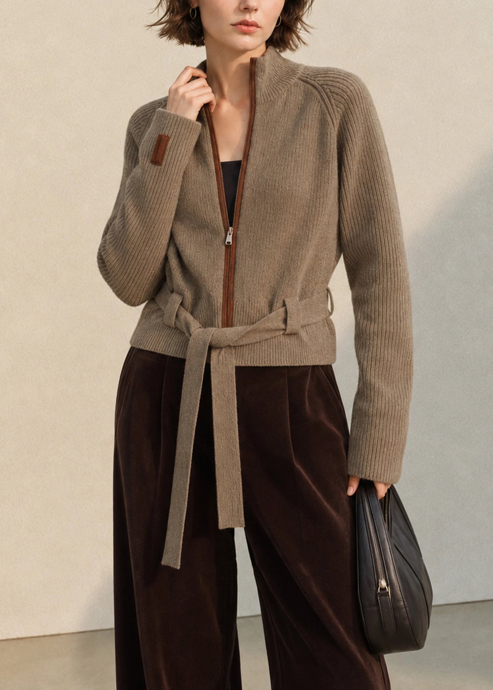 Gilet Femme à Col Montant avec Fermeture Éclair et Lacets 4