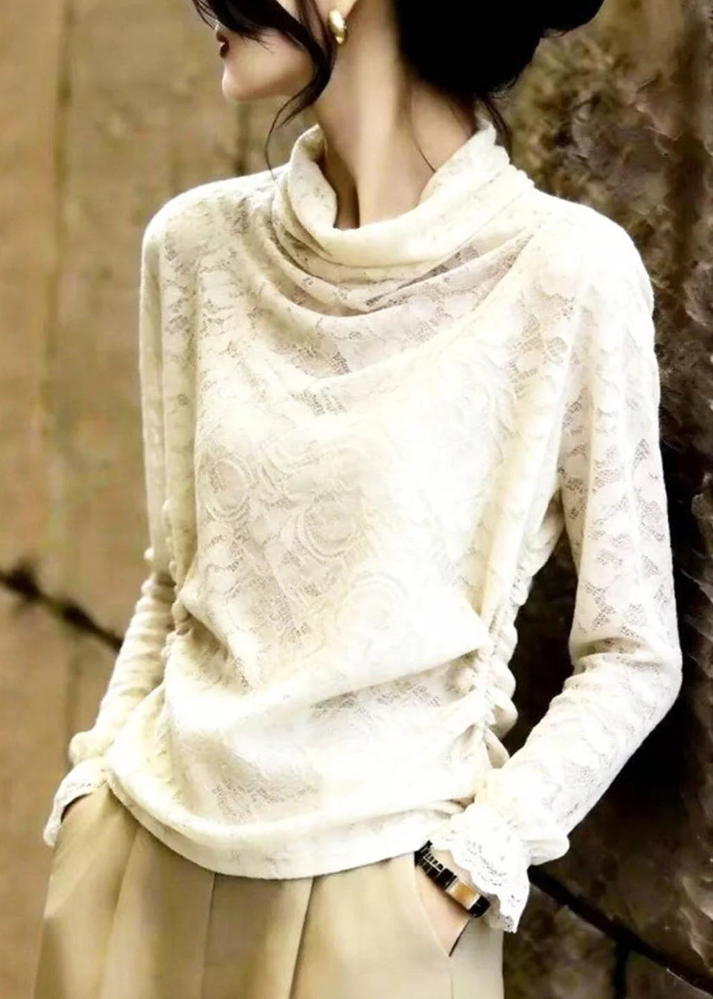 Haut À Col Roulé Femme Design Original Avec Détails En Dentelle 4