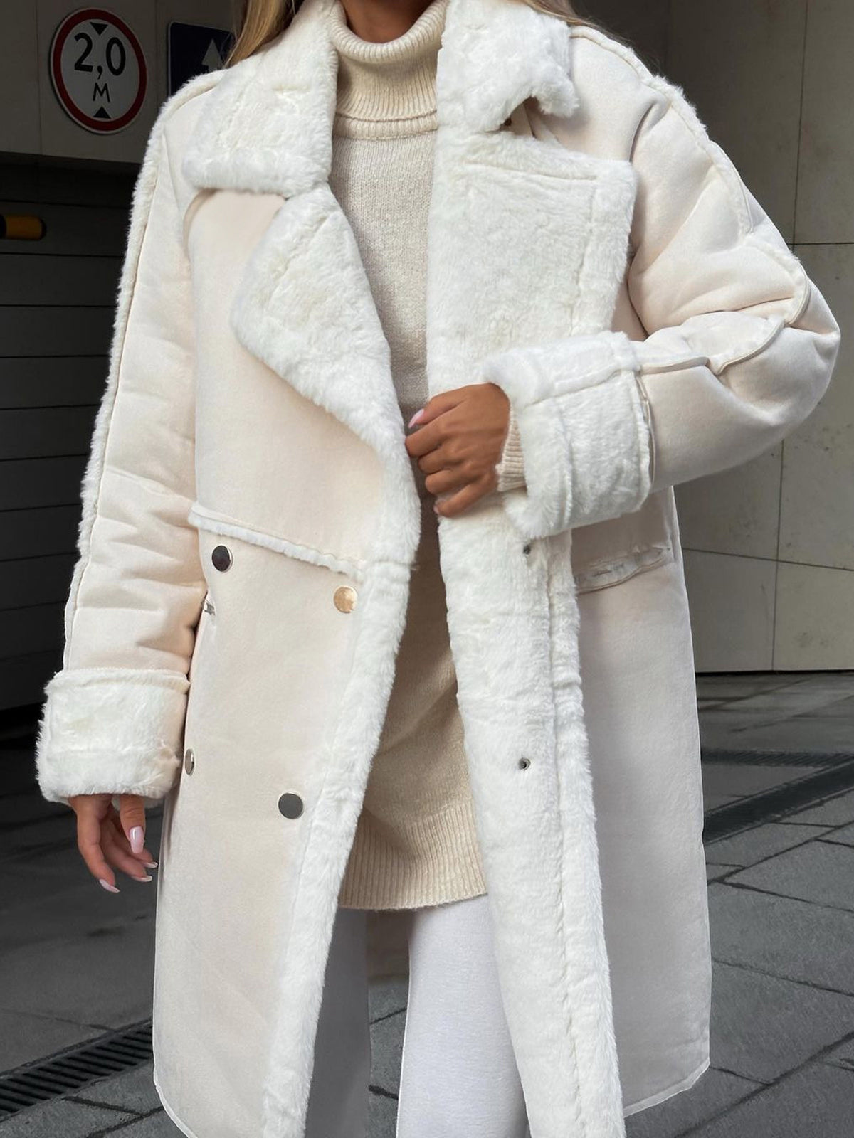 Manteau Long en Fausse Fourrure Chic 1