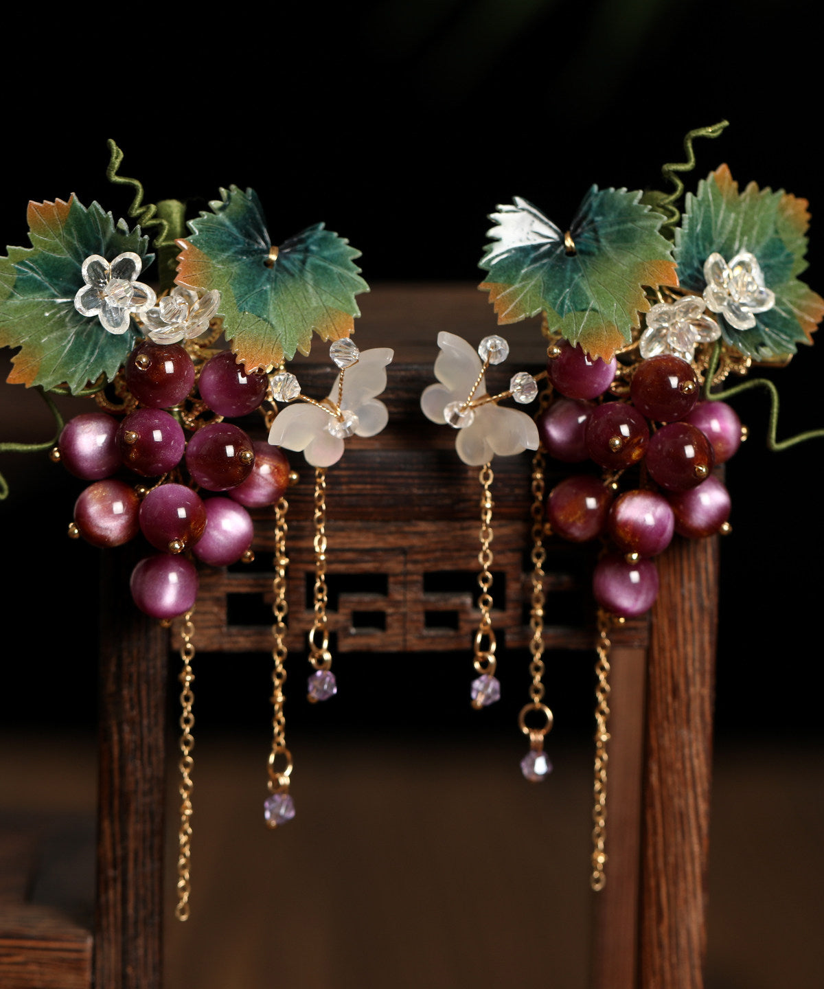 Paire d'épingles à cheveux style chinois avec pompon raisin violet métallisé 2