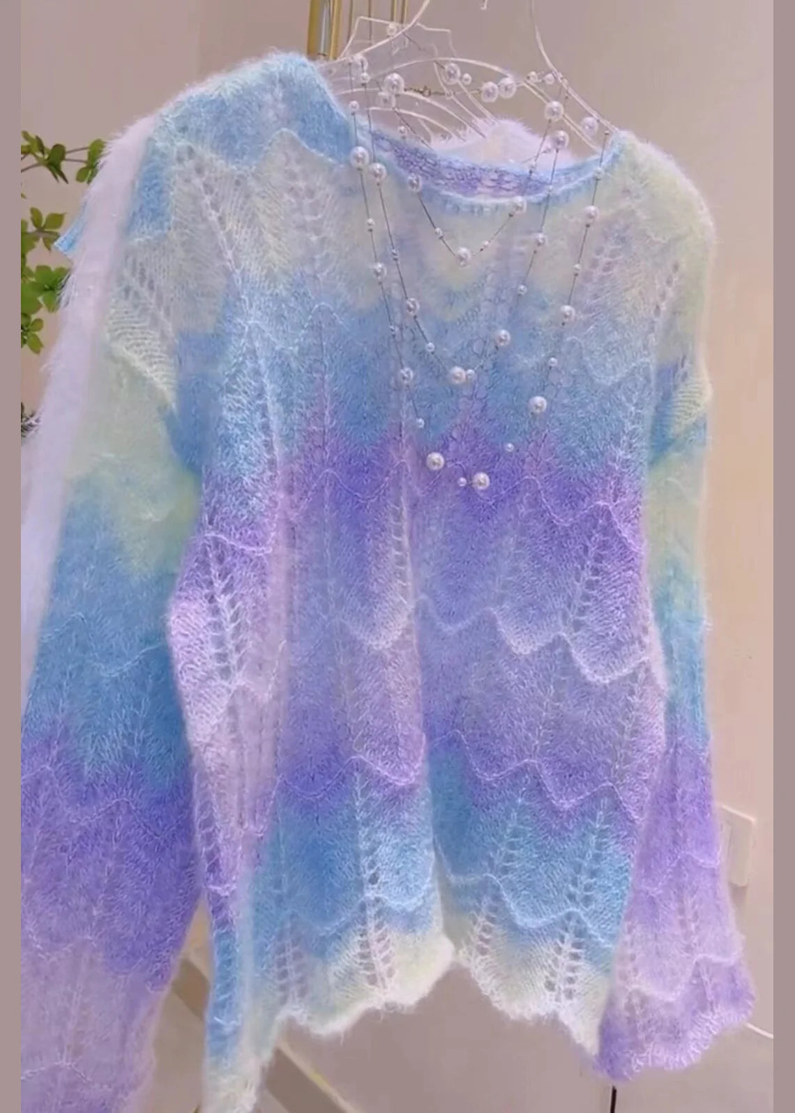 Pull femme oversize style bohème dégradé violet ajouré 2