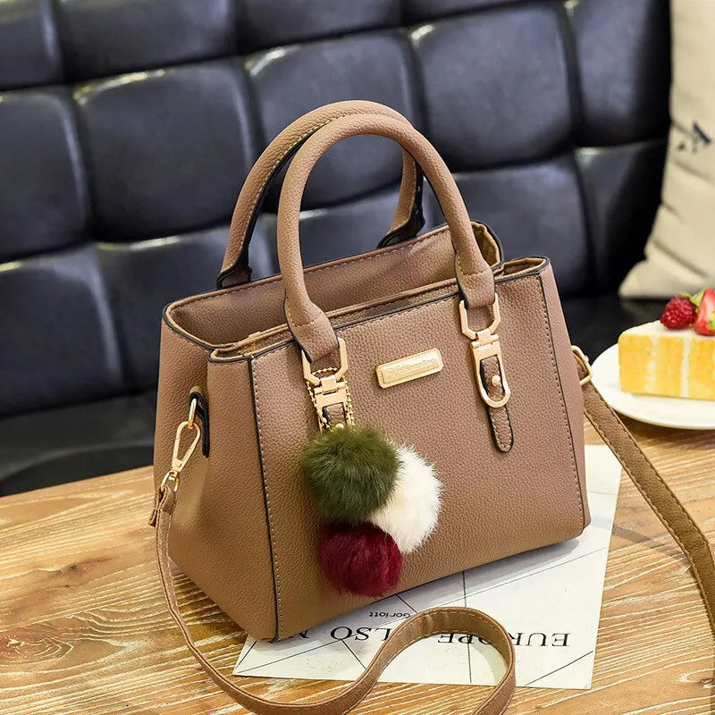 Sac à main à pompon en cuir pour femme