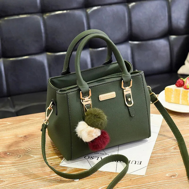 Sac à main à pompon en cuir pour femme