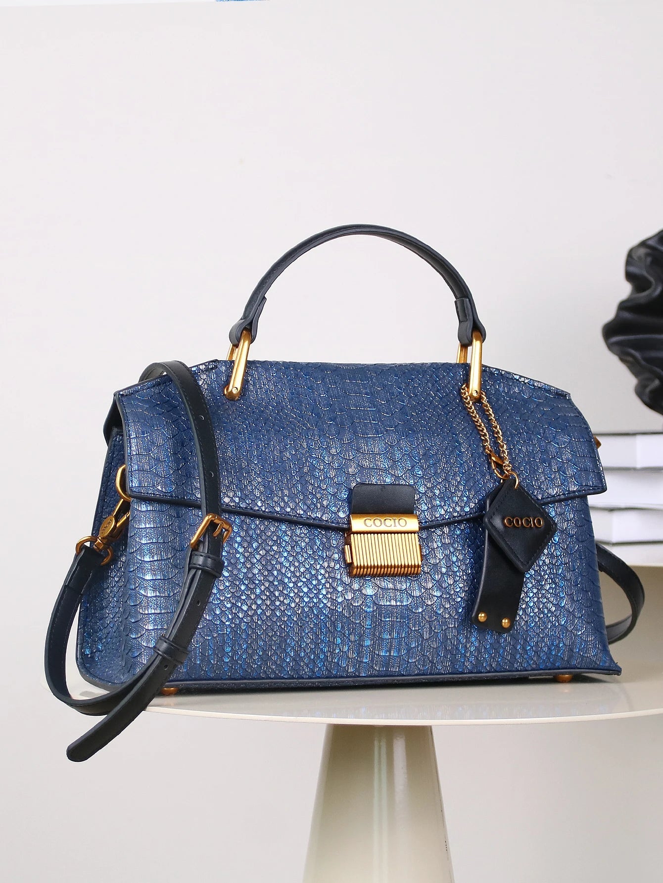 Sac à main en cuir végétalien à imprimé serpent 3