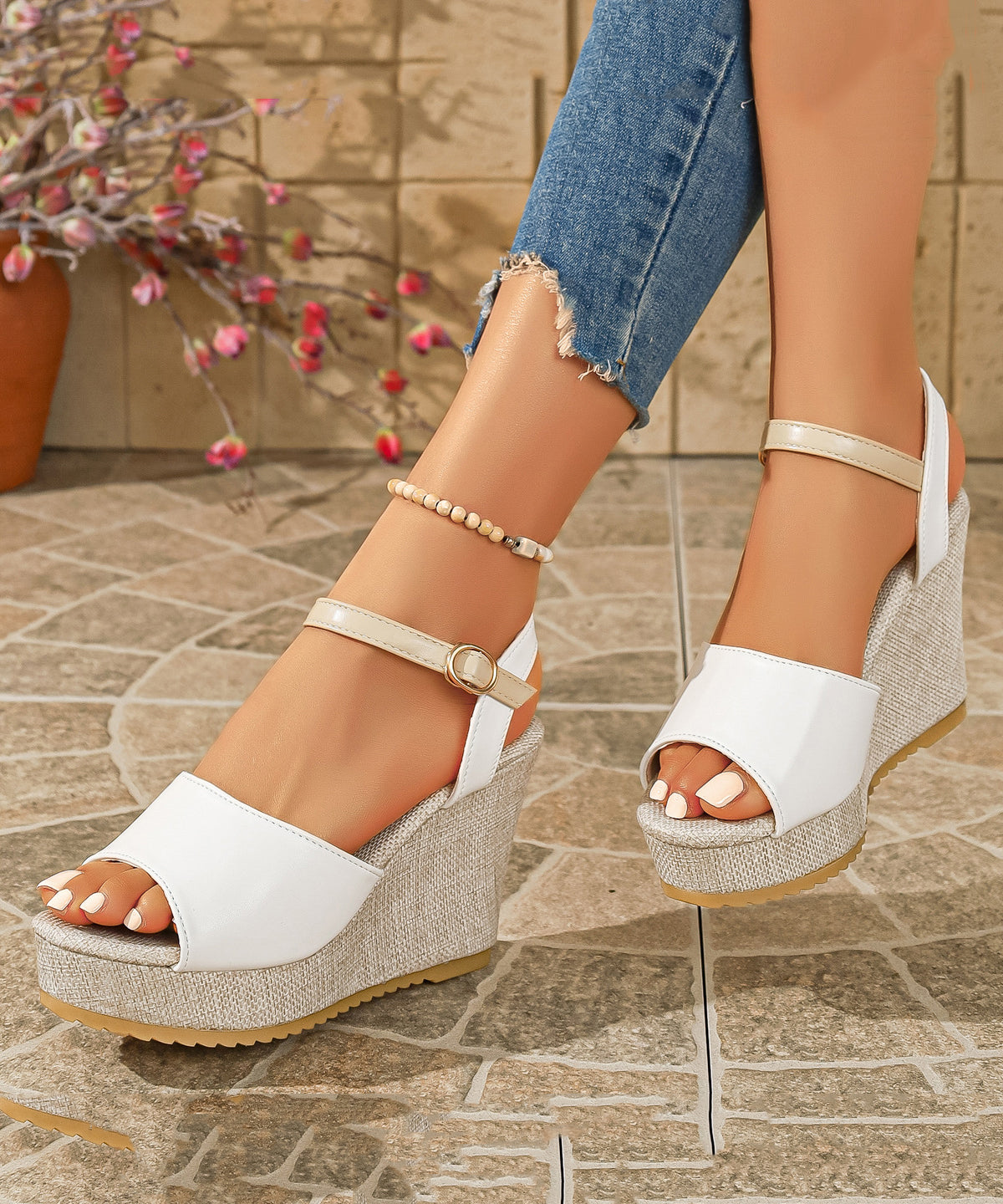 Sandales Compensées Blanches avec Boucle 3