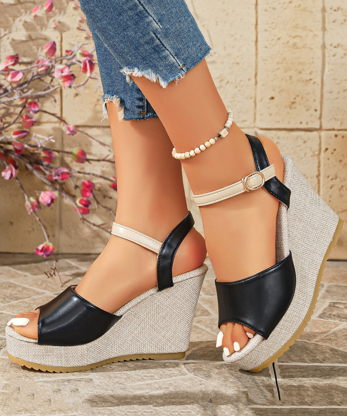 Sandales Compensées Noires avec Boucle 3